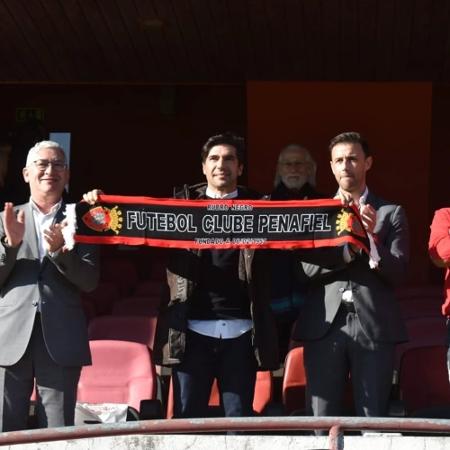 Abel Ferreira, técnico do Palmeiras, acompanha jogo do Penafiel em Portugal