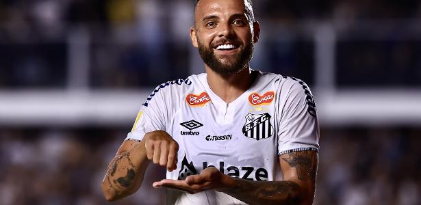 Santos e Palmeiras: Guilherme marca gol e celebra com 