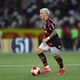 Provável saída de Wesley faz Fla tratar renovação de Varela com 'urgência'