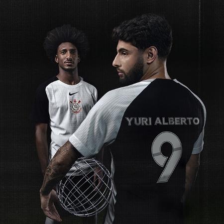 Talles Magno e Yuri Alberto com o novo segundo uniforme do Corinthians Talles Magno e Yuri Alberto com o novo segundo uniforme do Corinthians
