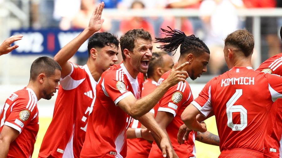 Jogadores do Bayern de Munique comemoram contra o Auckland City pelo Mundial de Clubes Jogadores do Bayern de Munique comemoram contra o Auckland City pelo Mundial de Clubes