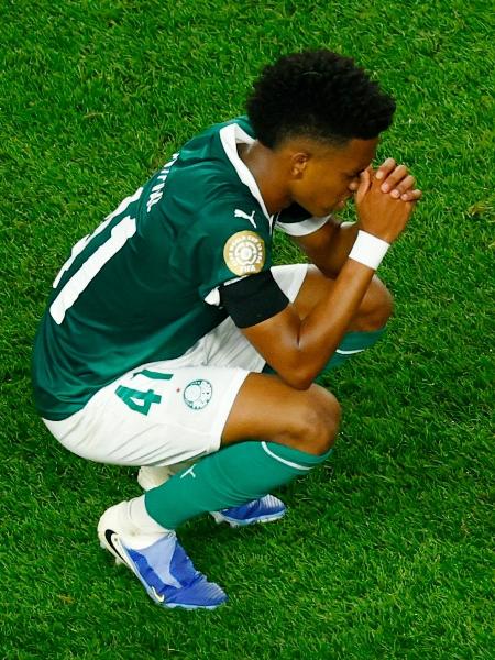 Estêvão se lamenta após jogo entre Palmeiras e Chelsea no Mundial Estêvão se lamenta após jogo entre Palmeiras e Chelsea no Mundial