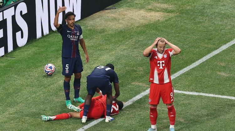 Jogadores de Bayern e PSG se assustam com lesão de Musiala Jogadores de Bayern e PSG se assustam com lesão de Musiala