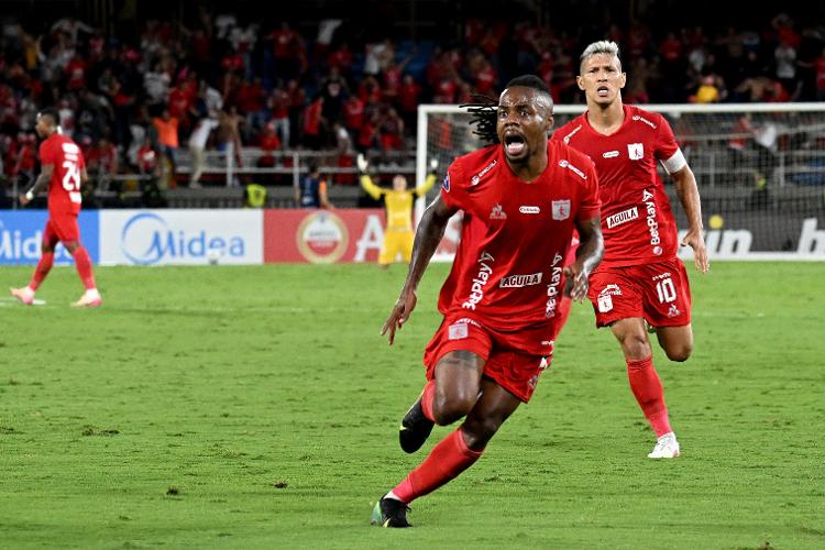 Murillo comemora gol marcado pelo América de Cali contra o Bahia na Sul-Americana