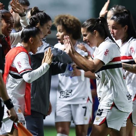 Millene abriu o placar para as Soberanas, e Camilinha completou 2 a 0 sobre San Lorenzo