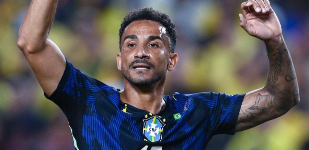 Convocado por liderança, Danilo mostra físico em dia na Copa do Mundo