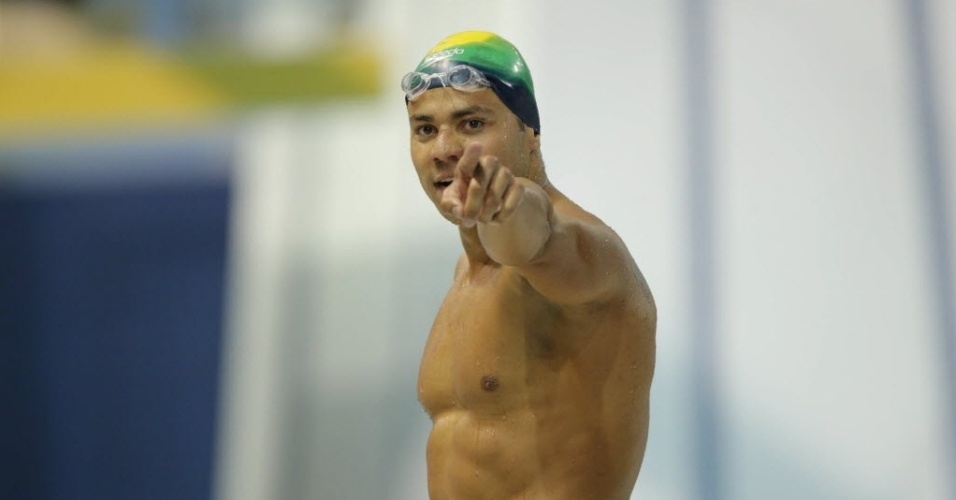 Felipe França comemora medalha de ouro nos 100m peito do Pan de Toronto