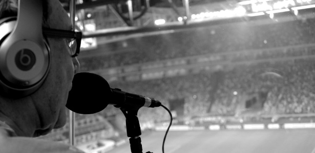 José Silvério, da rádio Bandeirantes, transmite Palmeiras x Nacional no Allianz Parque - Adriano Wilkson/UOL - Adriano Wilkson/UOL