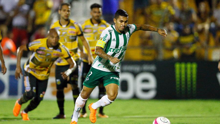 Dudu corre com a bola no jogo do Palmeiras contra o Novorizontino pelo Paulistão 2018 - Thiago Calil/AGIF
