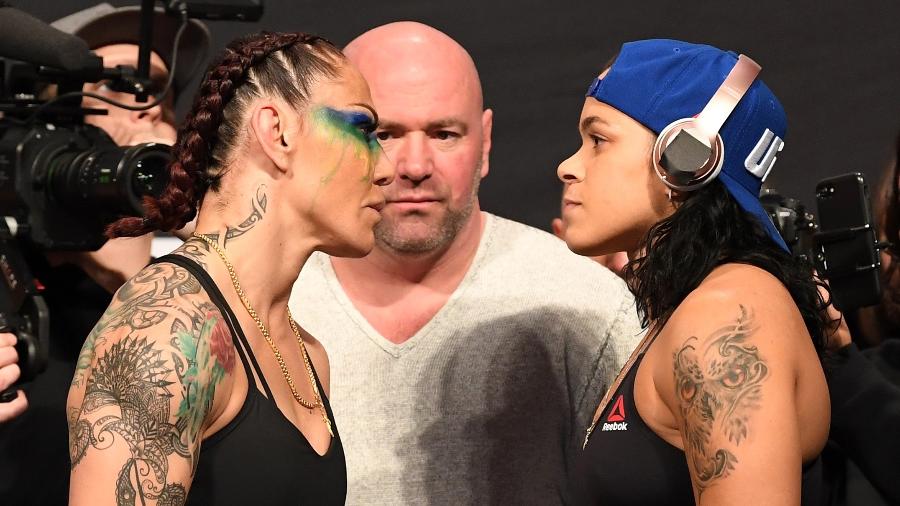 Cris Cyborg e Amanda Nunes se encaram antes do UFC 232, em Los Angeles - Josh Hedges/Zuffa LLC/Zuffa LLC via Getty Images