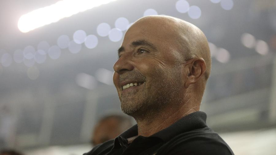 Jorge Sampaoli sorri durante partida entre Santos e Vasco - Marcello Zambrana/AGIF
