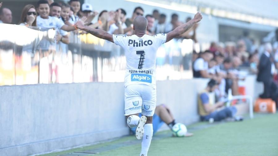 Carlos Sánchez comemora gol pelo Santos; meia virou alvo no Mercado da Bola 2020 - Ivan Storti/Santos FC