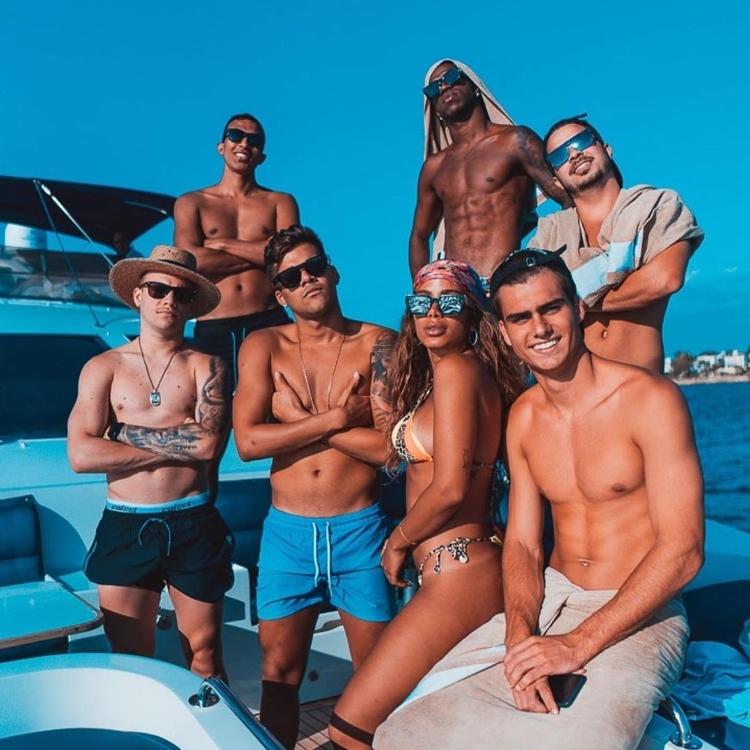 Anitta e Neymar: Point dos boleiros, cantora leva Ibiza a outro patamar