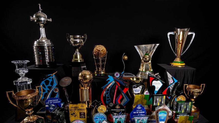 Flamengo reuniu troféus conquistados em diversas modalidades nos anos de 2019 e 2020 - Divulgação/Flamengo