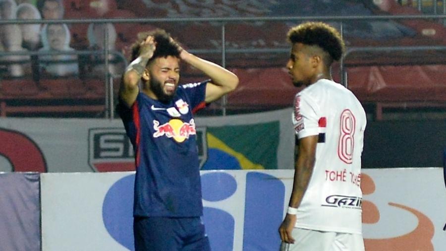 Claudinho lamenta pênalti perdido durante São Paulo x Red Bull Bragantino - Bruno Ulivieri/AGIF