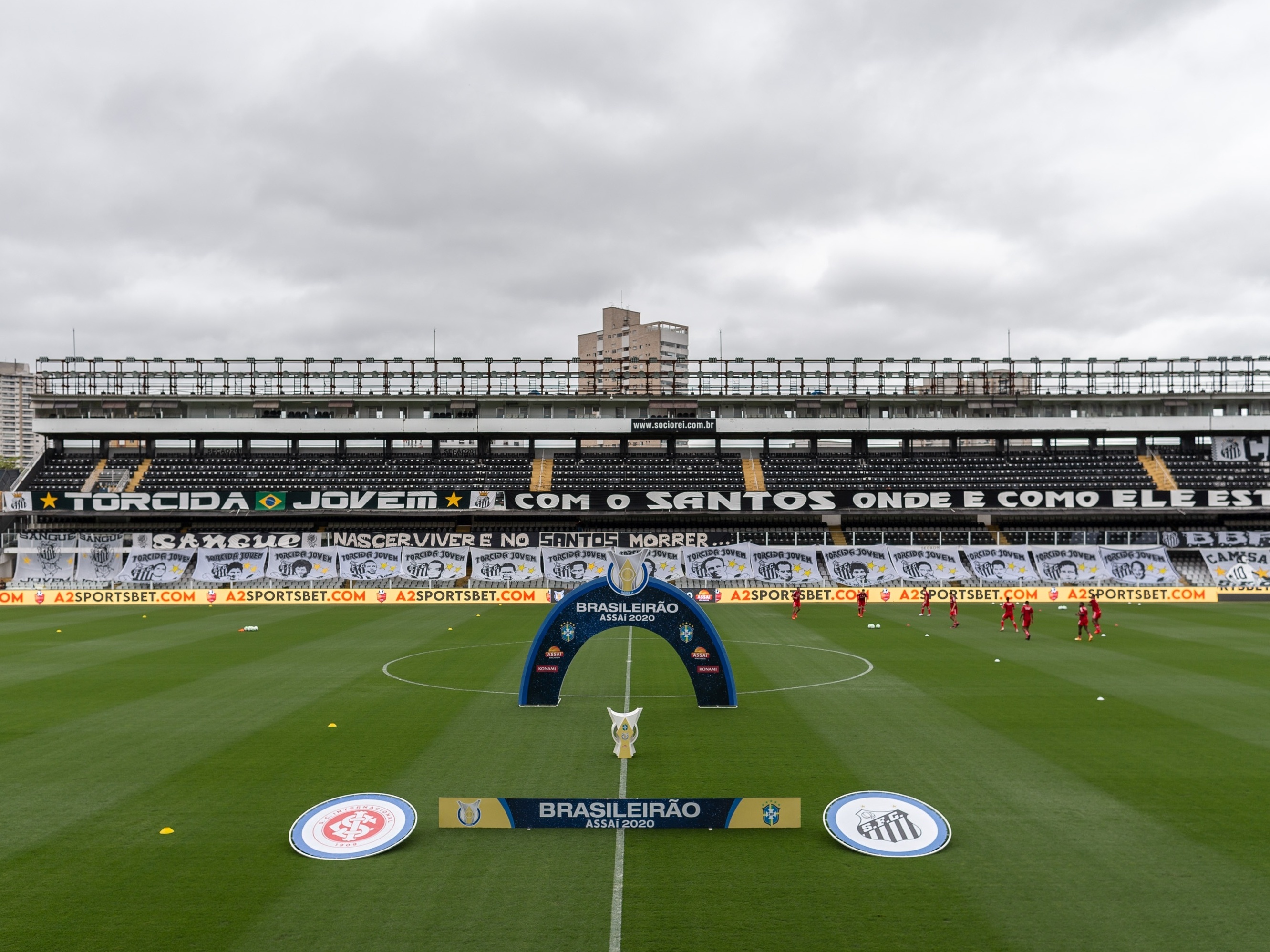 Vila Belmiro pronta para receber jogo entre Corinthians e Santos