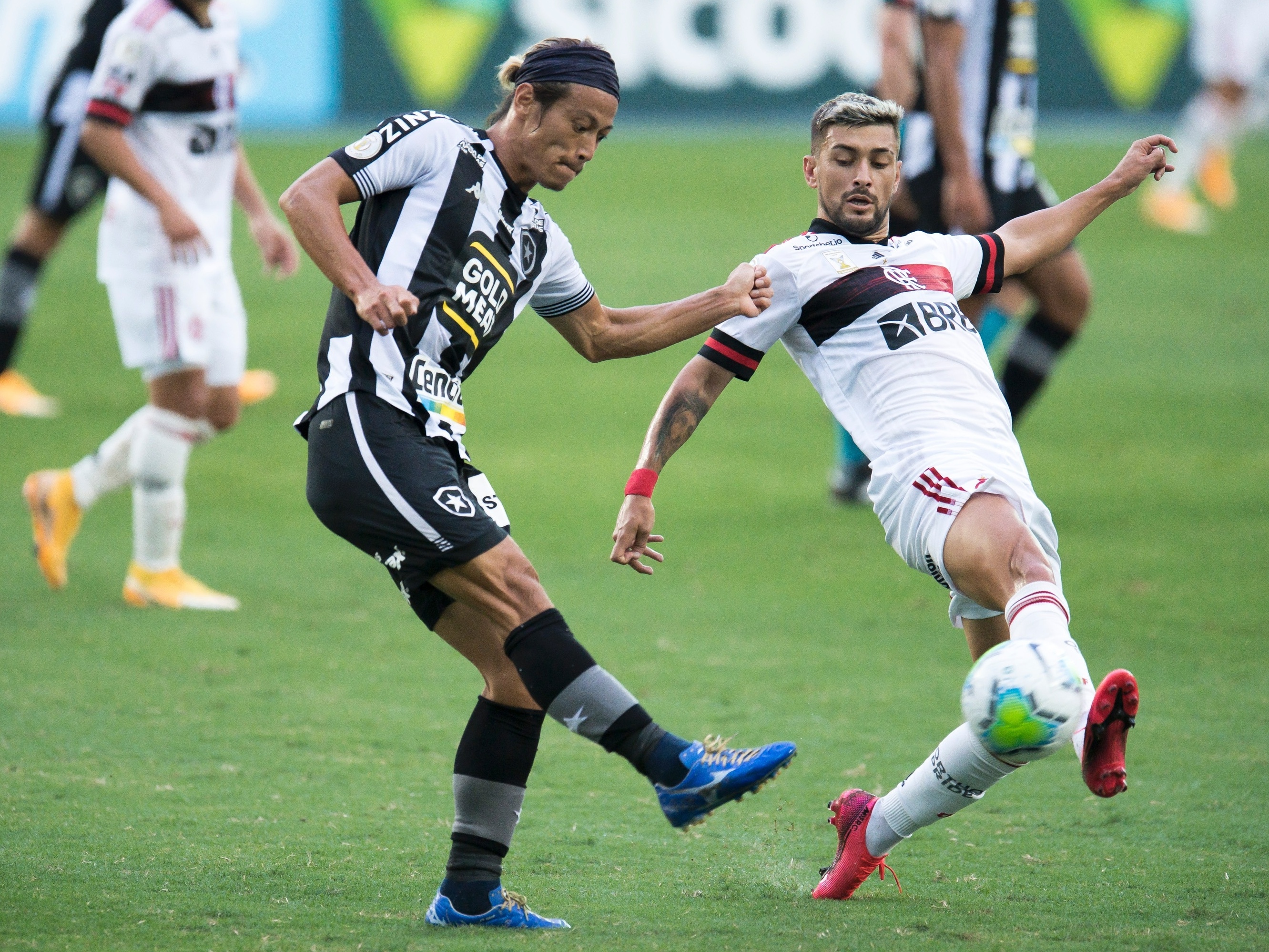 Tiroteio encerra jogo do Carioca sub-20: Times correram para se