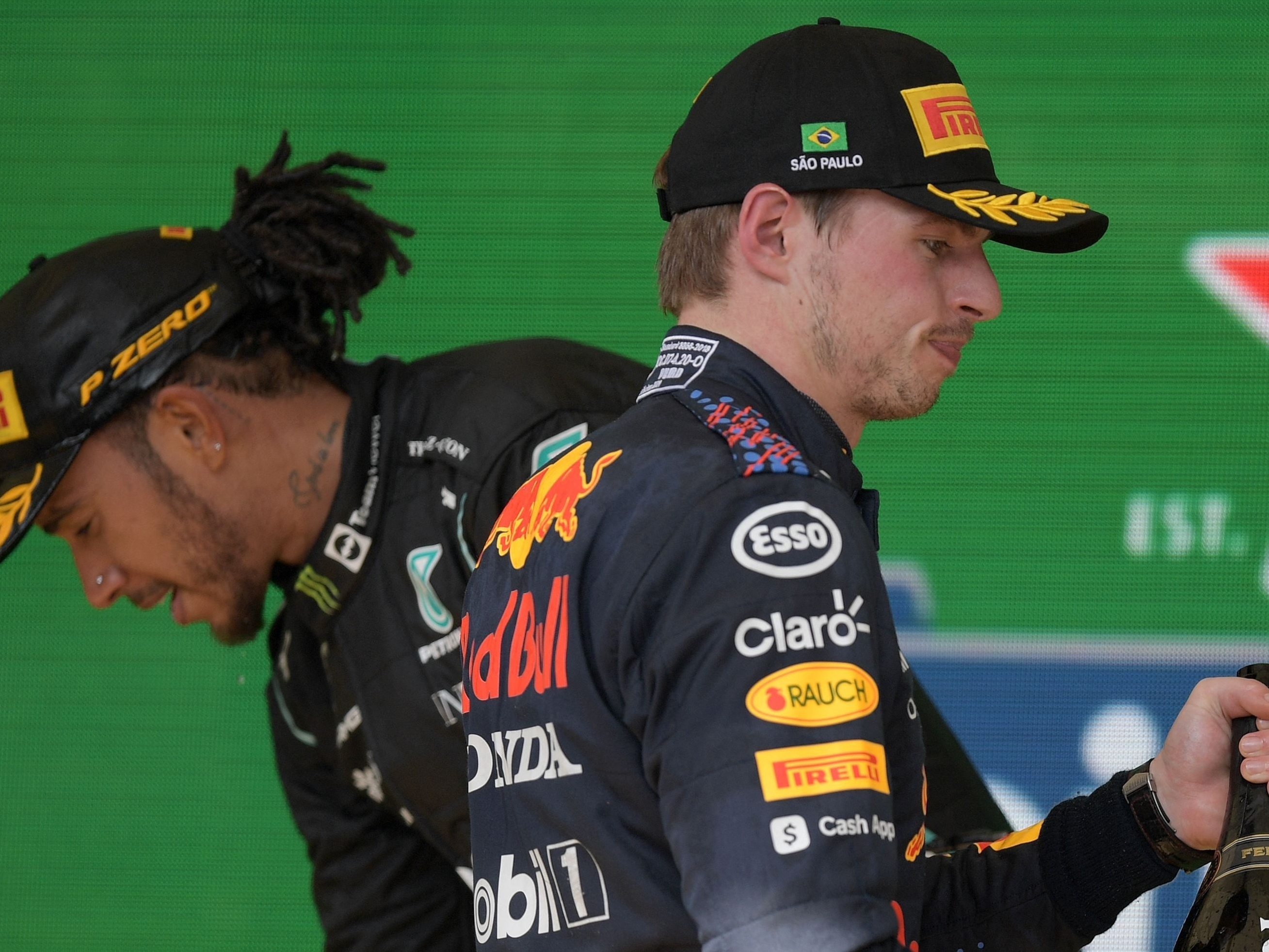 Quantos pontos Hamilton e Verstappen?