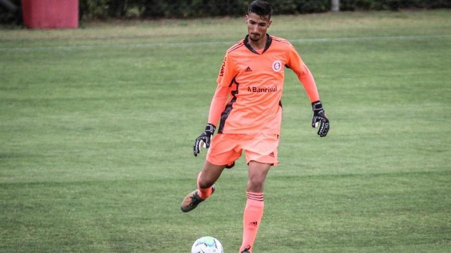 Lucas Flores, goleiro do Inter na Copa São Paulo, pegou pênalti na estreia - Divulgação/Inter