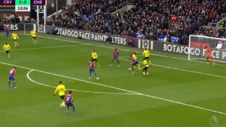 Símbolo e nome do Botafogo na publicidade do estádio do Crystal Palace - Reprodução/ESPN