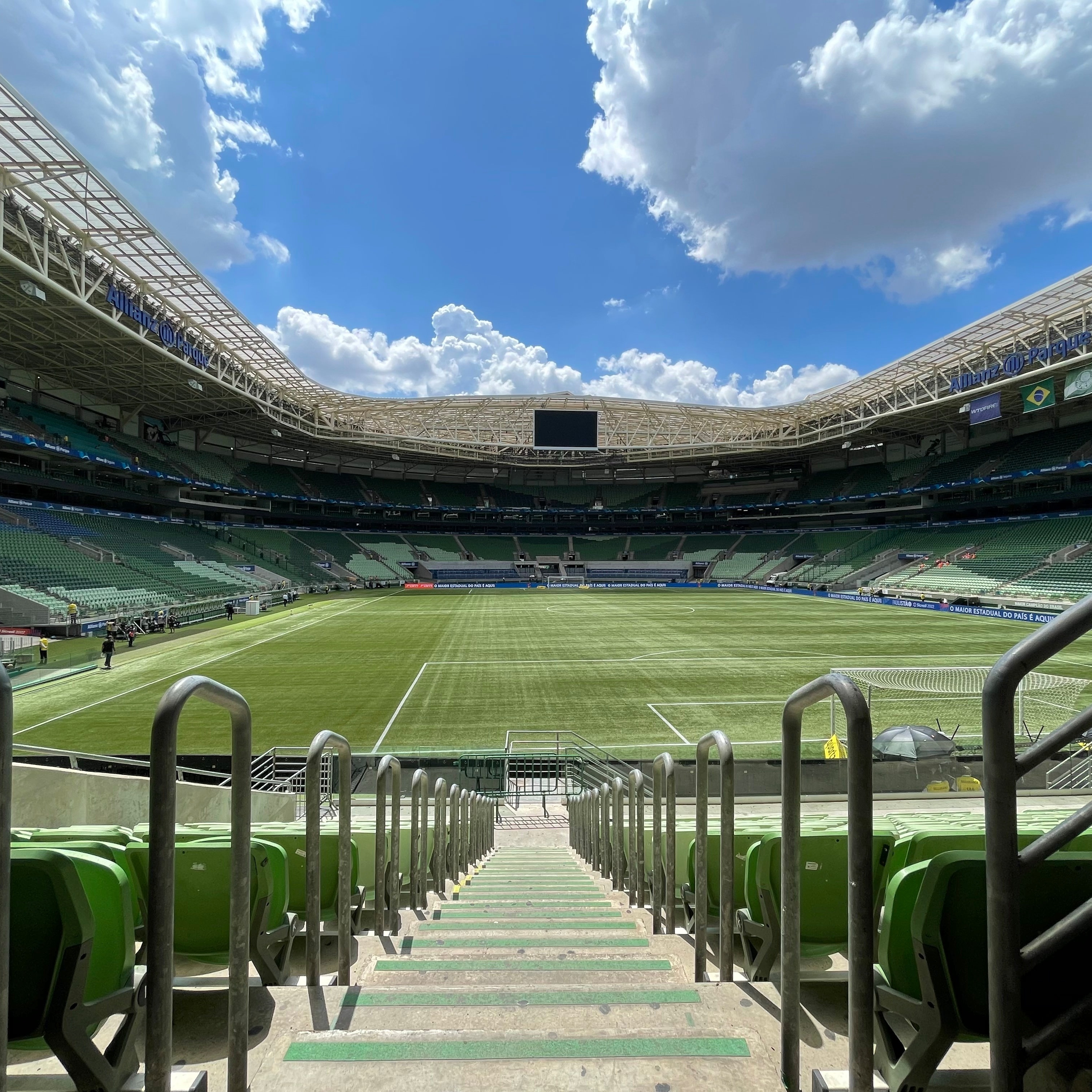 Amorim Podporco on X: Allianz Parque quase pronto para a final do Paulista.  Palco foi coberto por um pano verde.  / X