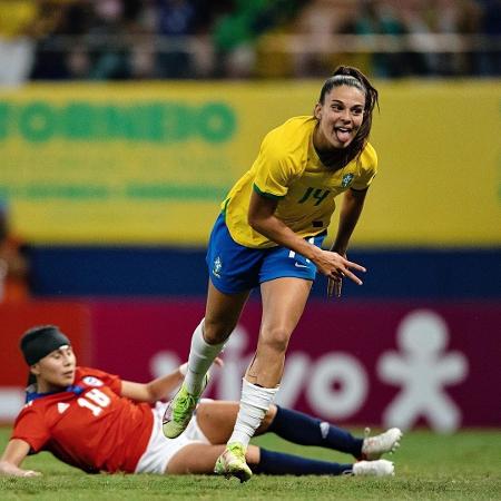 Gio Queiroz virou Gio Garbelini e vem ganhando espaço na seleção brasileira feminina