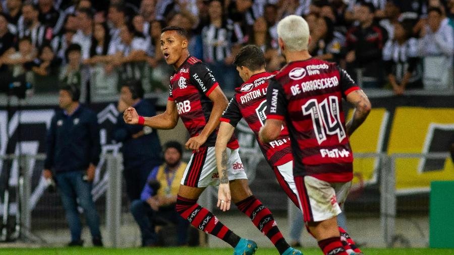 Lázaro, do Flamengo, comemora seu gol contra o Atlético-MG, pela Copa do Brasil - Fernando Moreno/AGIF