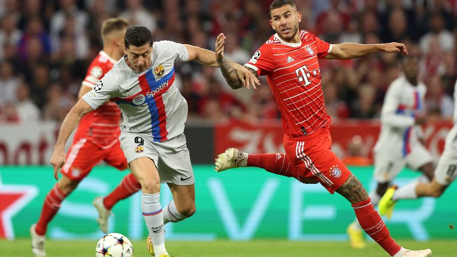 Lewandowski em ação pelo Barcelona na partida contra o Bayern de Munique, válida pela Champions League - Alexander Hassenstein - UEFA/UEFA via Getty Images