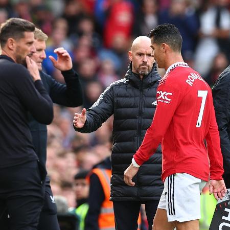 Cristiano Ronaldo é substituído na partida contra o Newcastle, pelo Campeonato Inglês. - DAVID KLEIN/REUTERS