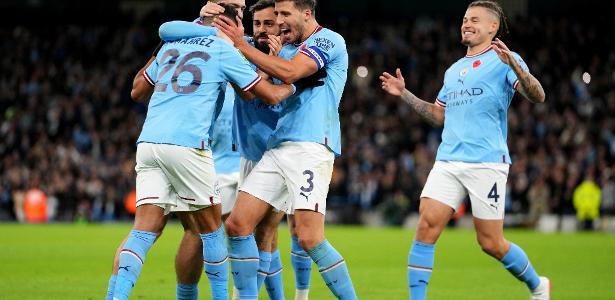 Manchester City goleia Wycombe e avança na Copa da Liga; Liverpool