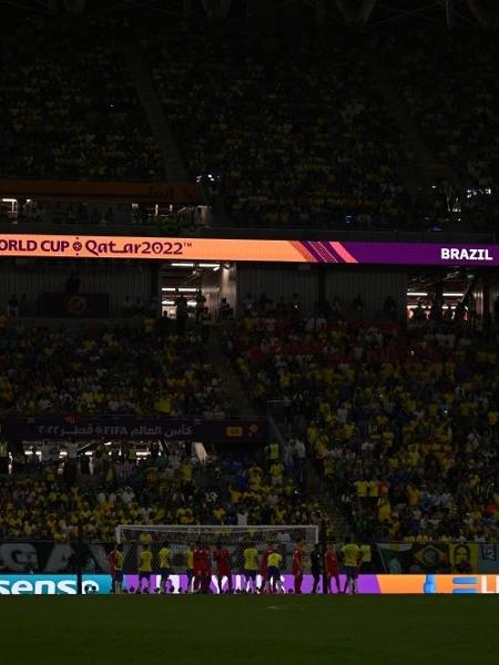 Estádio 974 tem problema na iluminação durante a partida entre Brasil e Suíça pela Copa do Mundo do Qatar - Matthias Hangst/Getty Images
