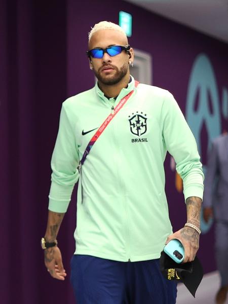 Neymar chegou ao estádio Cidade da Educação com um óculos estiloso - Reprodução/FIFA