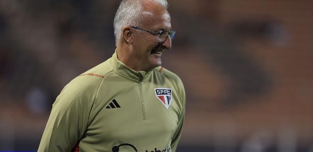 Dorival dispara contra arbitragem após empate do São Paulo em clássico:  'Foi lamentável o que aconteceu aqui hoje