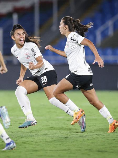 Millene comemora gol marcado pelo Corinthians contra o Palmeiras na final da Libertadores feminina