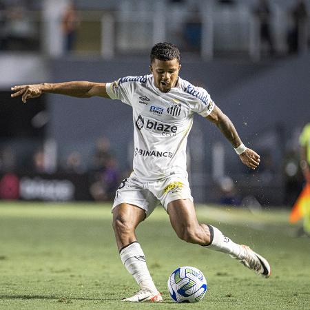 Kevyson, do Santos, se recupera de uma lesão no joelho - Abner Dourado/AGIF