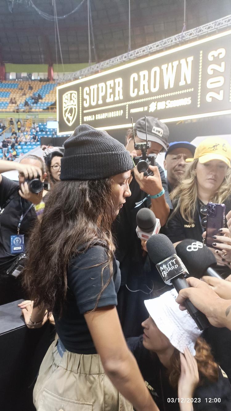 Rayssa Leal em entrevista à imprensa após a conquista do título