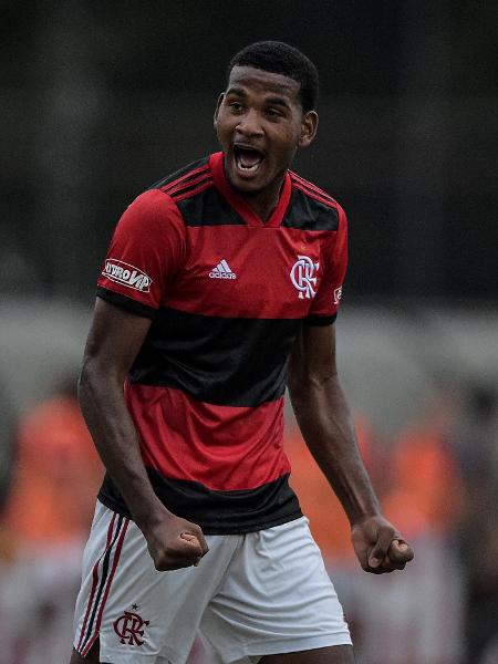 Cleiton, zagueiro do Flamengo - Thiago Ribeiro/AGIF