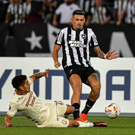 Tiquinho Soares, do Botafogo, no jogo contra o Universitario-PER, pela Libertadores