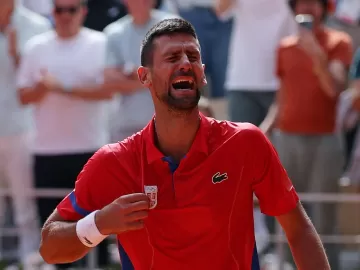 Djokovic bate Alcaraz e leva 1º ouro em final histórica do tênis em Paris