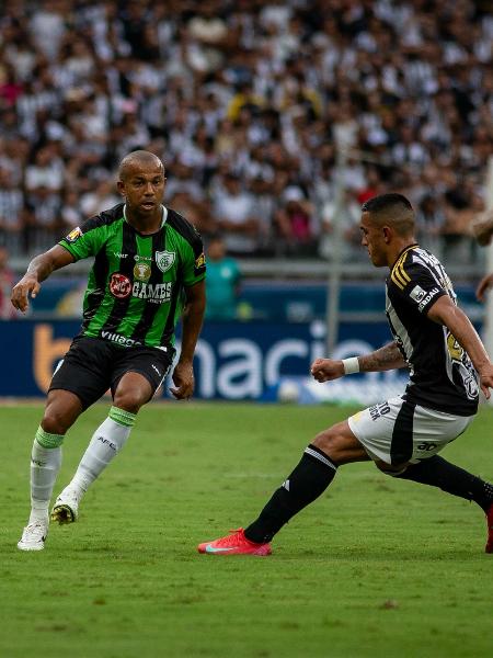 Mariano, do América-MG, em ação contra seu ex-clube, o Atlético, na final do Mineiro Mariano, do América-MG, em ação contra seu ex-clube, o Atlético, na final do Mineiro