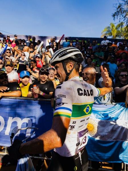 Ulan Galinski comemora seu resultado em Araxá, Minas Gerais