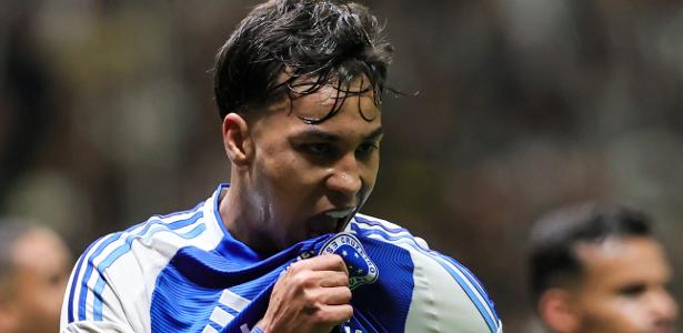 Cruzeiro derrota Atlético-MG e encaminha classificação para semifinal.