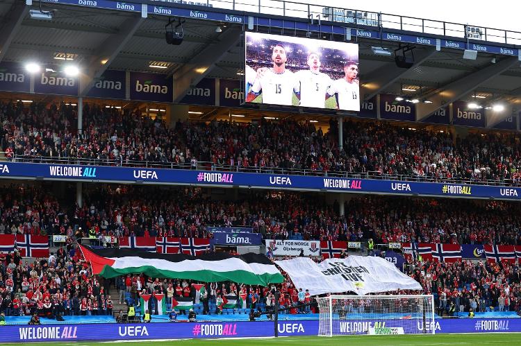 Torcida da Noruega faz protesto pró-Palestina durante jogo contra Israel nas Eliminatórias Torcida da Noruega faz protesto pró-Palestina durante jogo contra Israel nas Eliminatórias