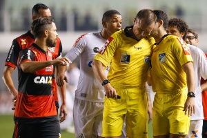 Diego admite erros, mas diz que Flamengo obteve classificação merecida