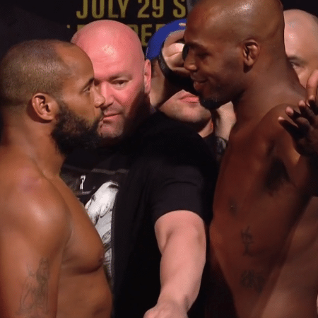 Jon Jones provoca Cormier após anos de rivalidade Jon Jones provoca Cormier após anos de rivalidade