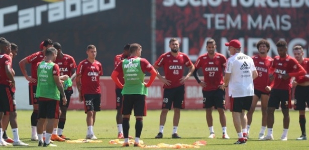 O técnico Dorival Júnior comanda treino do Flamengo no CT Ninho do Urubu - Gilvan de Souza/Flamengo