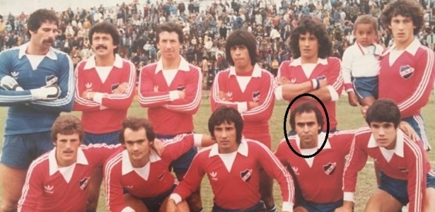 Marcelo posa com o time uruguaio: técnico do Flu jogou no clube em 1983 - Arquivo pessoal