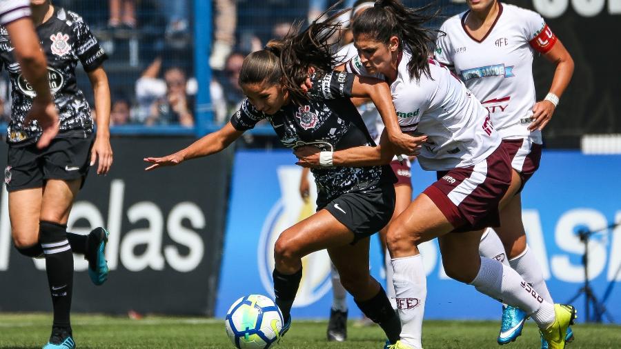 Jogadoras de Corinthians e Ferroviária em ação durante a final do Brasileiro - Bruno Teixeira/Ag. Corinthians