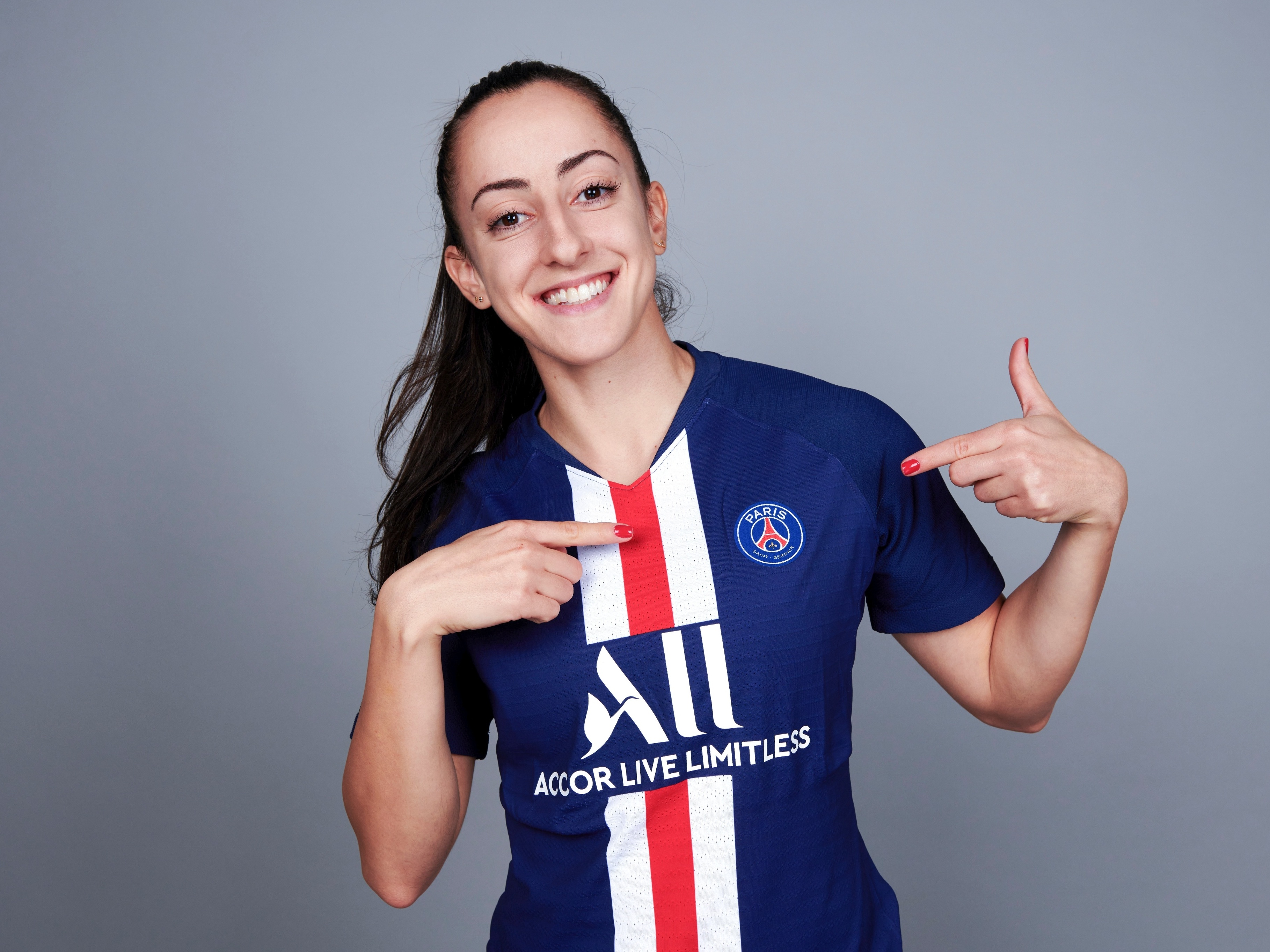 Escolinha do PSG abre primeira turma de futebol feminino no Brasil, Dona  do Campinho