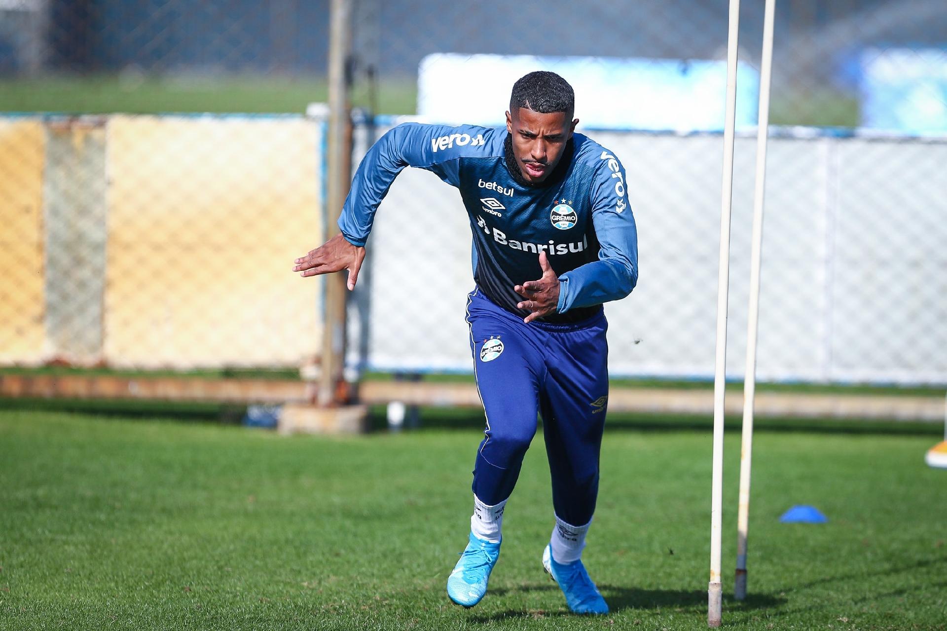 Renato fala abertamente sobre o lateral esquerdo Guilherme Guedes